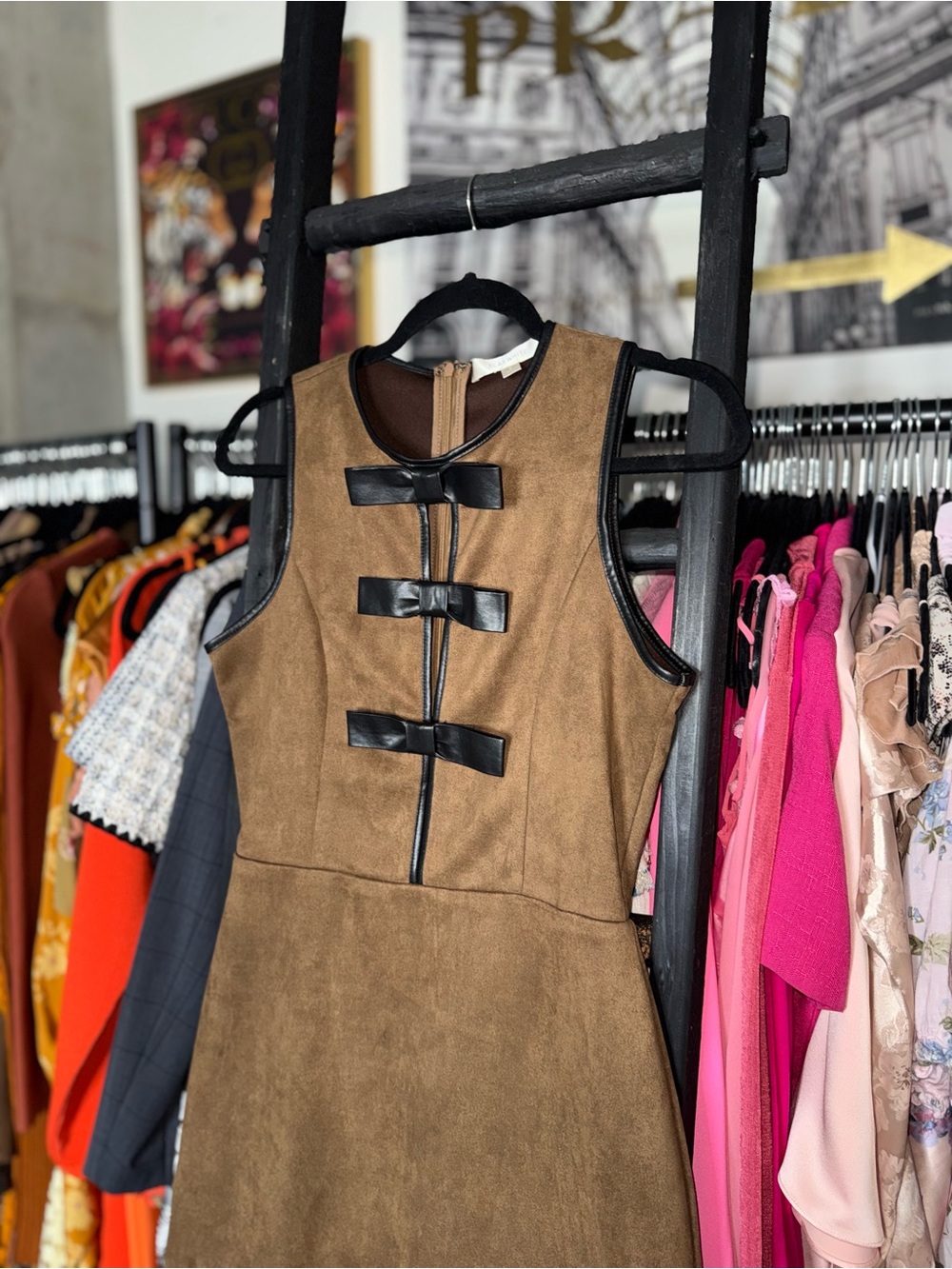 Flat White Faux Suede Bow Trim Sleeveless Mini Dress Brown Womens Small EUC - Picture 7 of 14